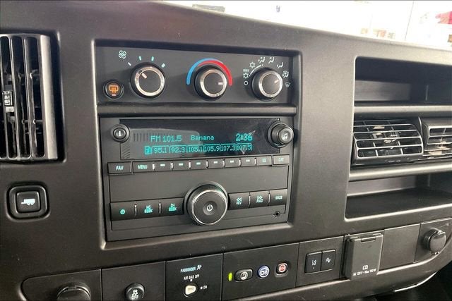 2023 Chevrolet Express Passenger 3500 1LT