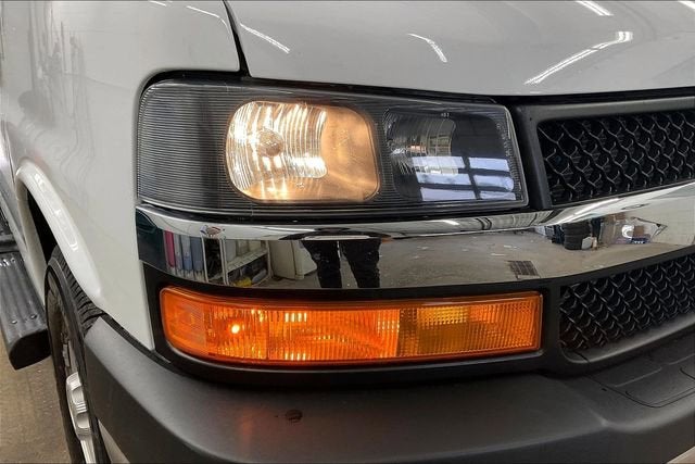 2023 Chevrolet Express Passenger 3500 1LT