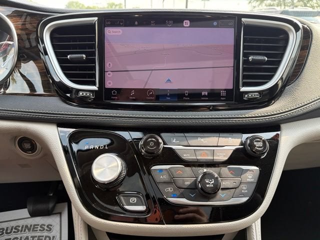 2023 Chrysler Pacifica Hybrid Limited