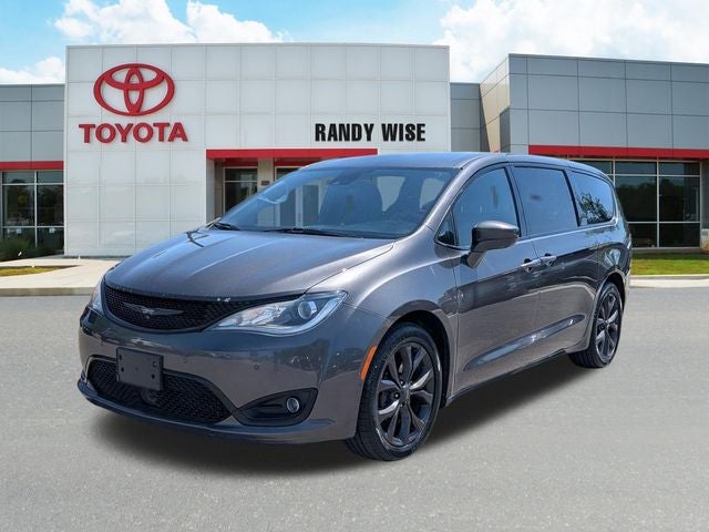 2019 Chrysler Pacifica Touring Plus's photo