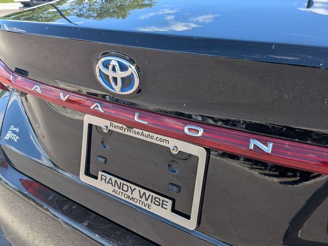 2021 Toyota Avalon Hybrid XLE Plus