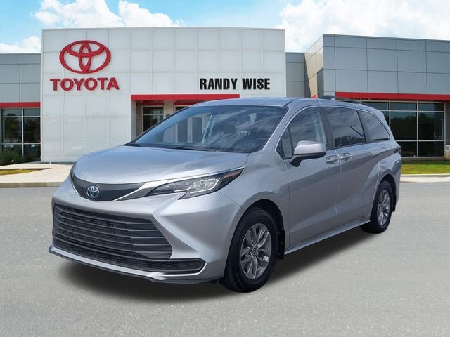 2022 Toyota Sienna LE 8 Passenger
