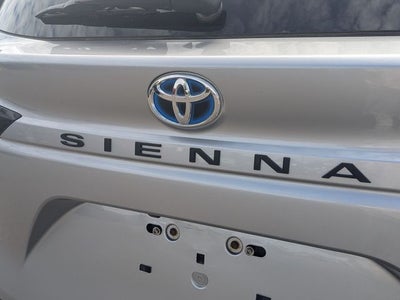 2022 Toyota Sienna LE 8 Passenger