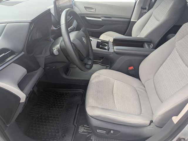 2022 Toyota Sienna LE 8 Passenger