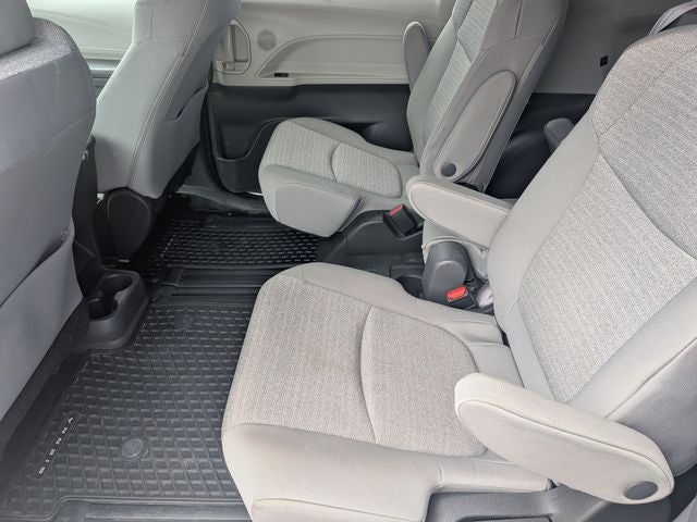 2022 Toyota Sienna LE 8 Passenger