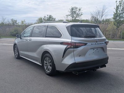 2022 Toyota Sienna LE 8 Passenger