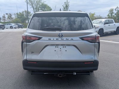 2022 Toyota Sienna LE 8 Passenger