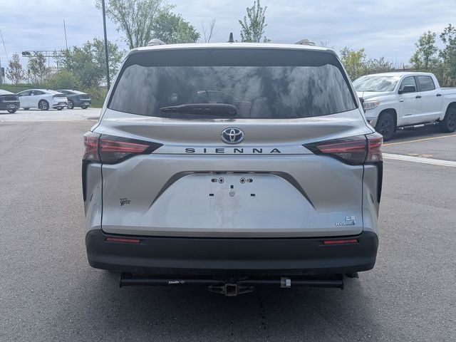 2022 Toyota Sienna LE 8 Passenger