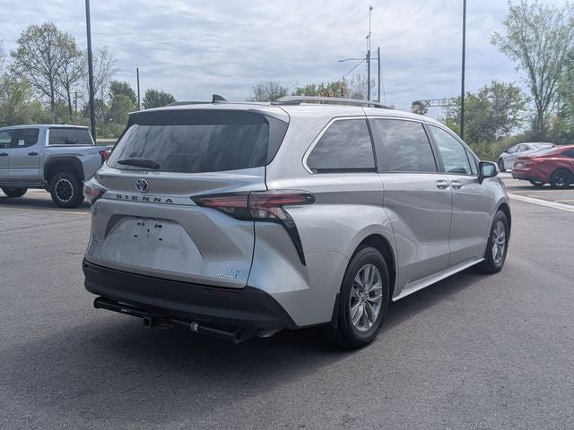 2022 Toyota Sienna LE 8 Passenger