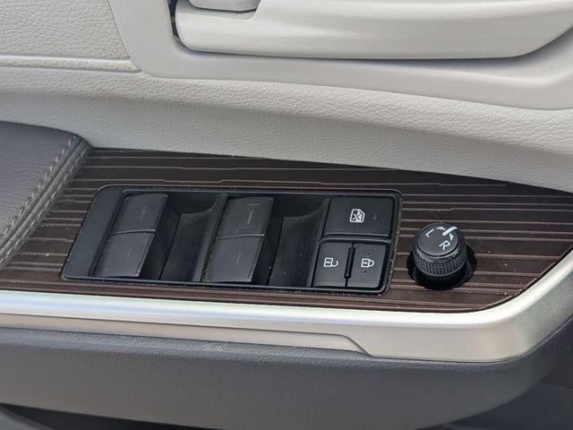 2022 Toyota Sienna LE 8 Passenger