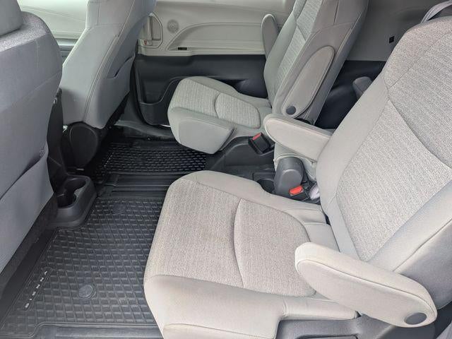 2022 Toyota Sienna LE 8 Passenger