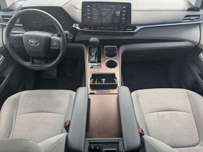 2022 Toyota Sienna LE 8 Passenger