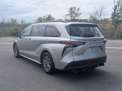 2022 Toyota Sienna LE 8 Passenger