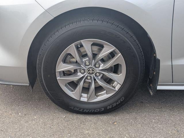 2022 Toyota Sienna LE 8 Passenger