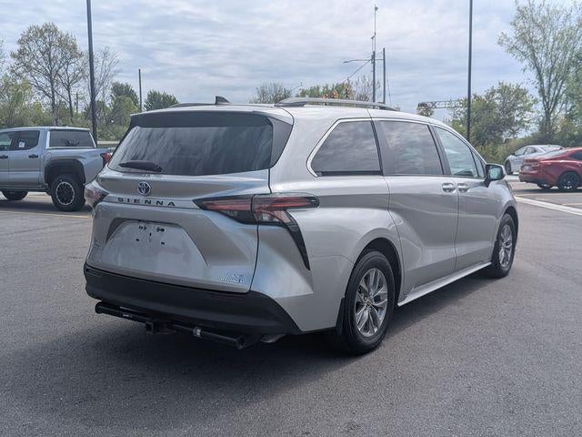 2022 Toyota Sienna LE 8 Passenger