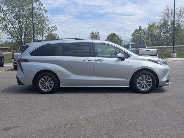 2022 Toyota Sienna LE 8 Passenger