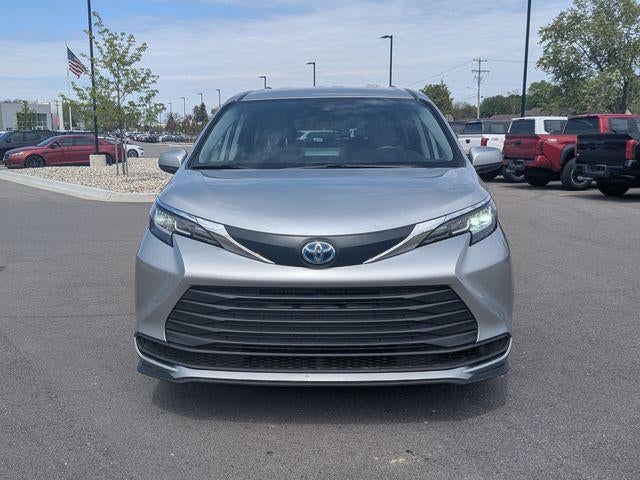 2022 Toyota Sienna LE 8 Passenger