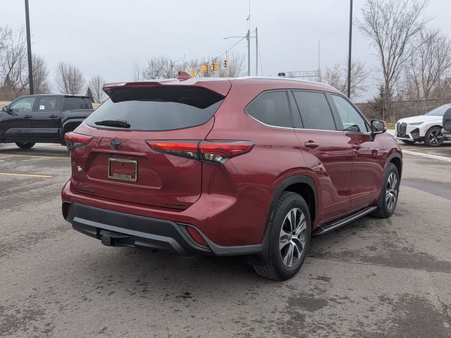 2022 Toyota HIGHLANDER XLE