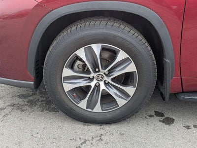 2022 Toyota HIGHLANDER XLE