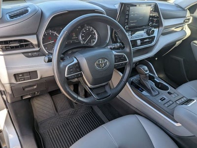 2022 Toyota HIGHLANDER XLE