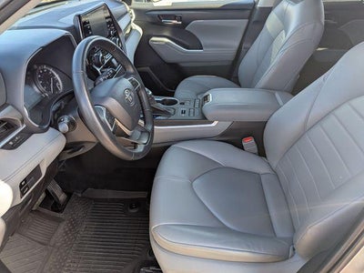 2022 Toyota HIGHLANDER XLE