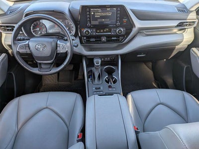 2022 Toyota HIGHLANDER XLE