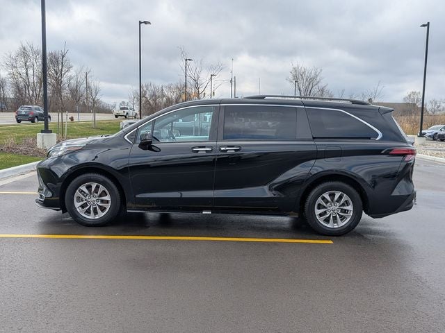 2022 Toyota SIENNA XLE XLE 8 Passenger