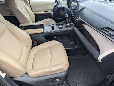 2022 Toyota SIENNA XLE XLE 8 Passenger