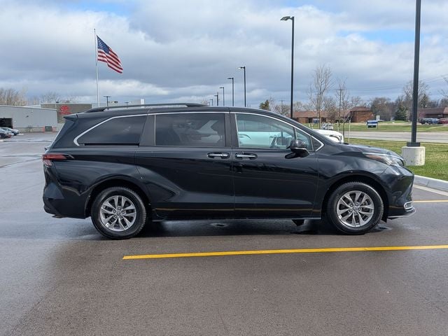 2022 Toyota SIENNA XLE XLE 8 Passenger