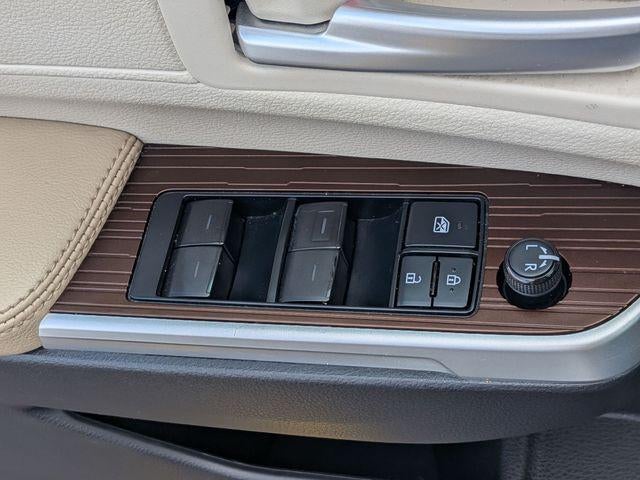 2022 Toyota SIENNA XLE XLE 8 Passenger