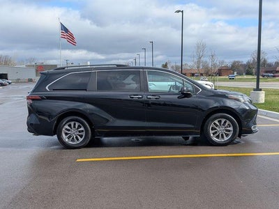 2022 Toyota SIENNA XLE XLE 8 Passenger