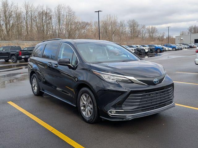 2022 Toyota SIENNA XLE XLE 8 Passenger