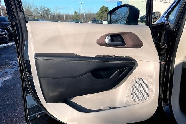 2024 Chrysler Voyager LX