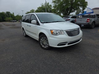 2016 Chrysler Town &amp; Country Touring-L