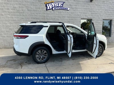 2024 Nissan Pathfinder SV