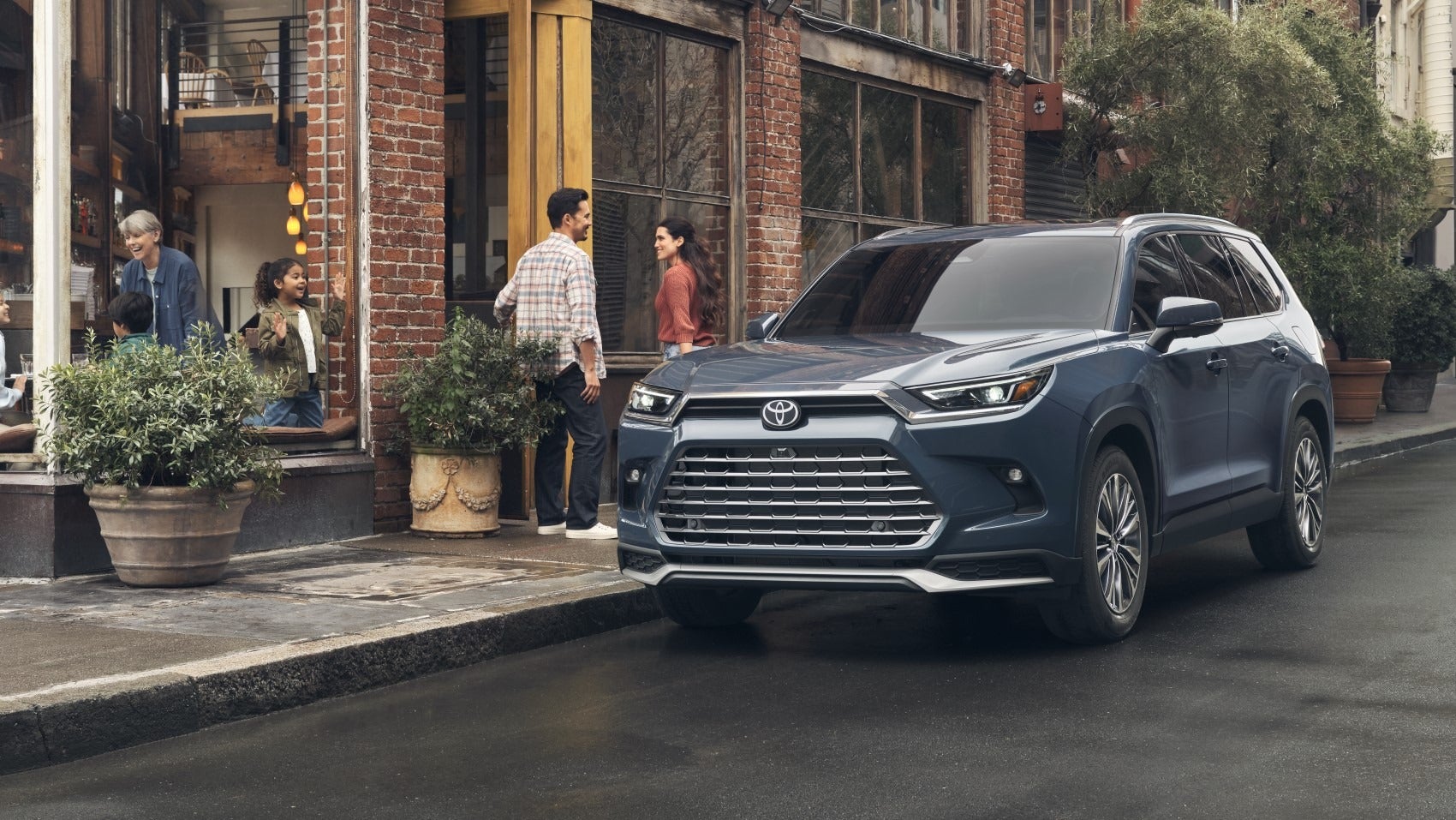 Toyota Dealer near Flint, MI